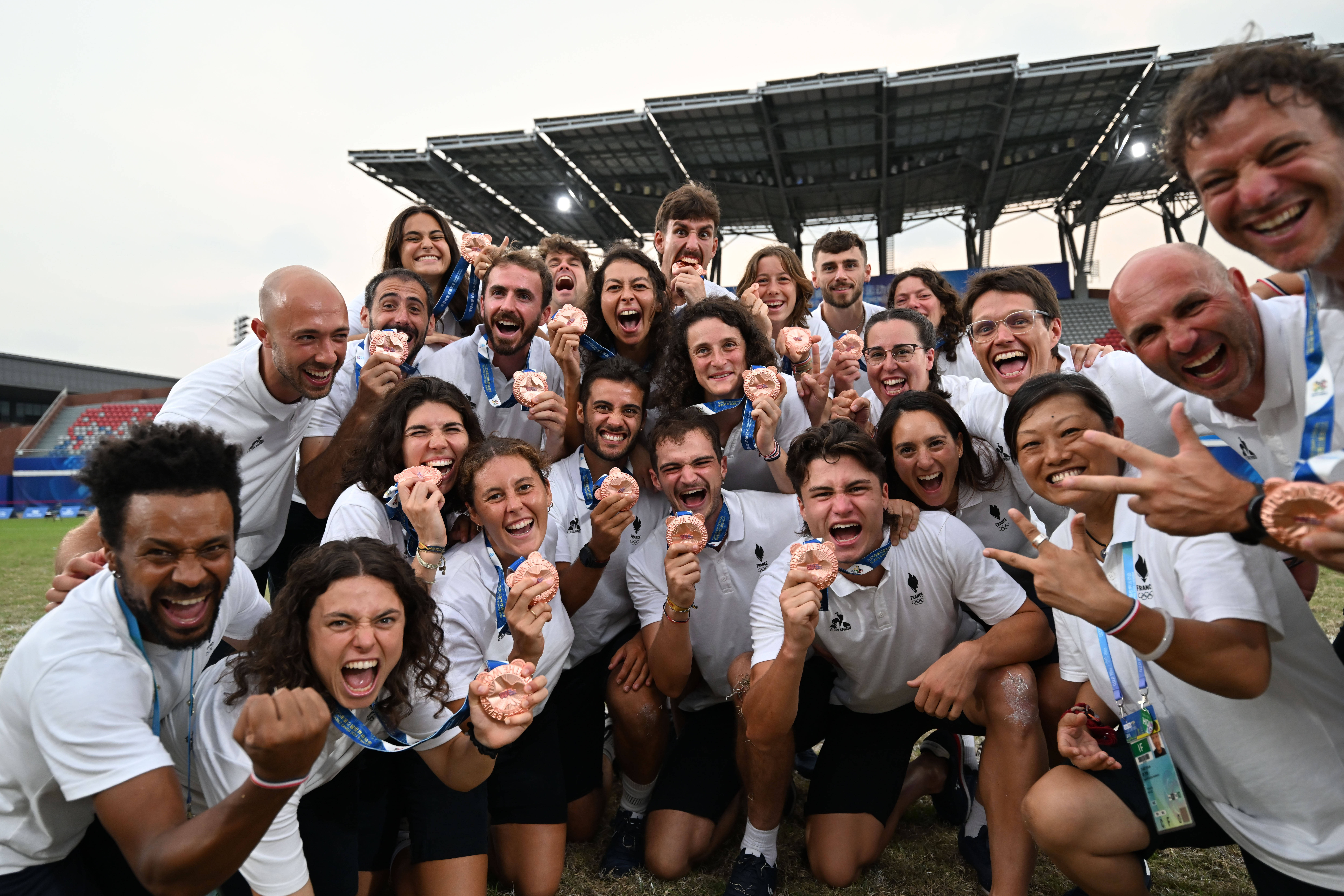 AC米兰训练开放日;国际比赛日临场应变引欢呼;葡超在即;团队化学反应显著的简单介绍 AC米兰训练开放日;国际比赛日临场应变引欢呼;葡超在即;团队化学反应显著的简单介绍